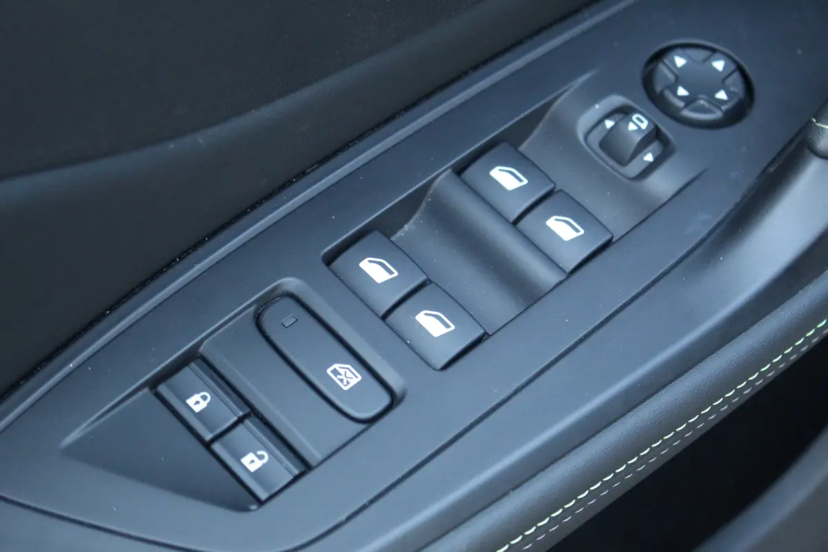 1.6 Plug-in Hybrid 225 GT | Pano | Camera | Keyless | LMV 18" | DAB | Dodehoeksens. | Climate | LED | Navi | Pano | Camera | Keyless | LMV 18" | DAB | Dodehoeksens. | Climate | LED | Navi |