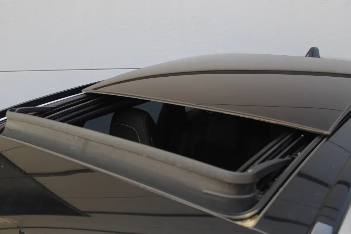 1.6 Plug-in Hybrid 225 GT | Pano | Camera | Keyless | LMV 18" | DAB | Dodehoeksens. | Climate | LED | Navi | Pano | Camera | Keyless | LMV 18" | DAB | Dodehoeksens. | Climate | LED | Navi |