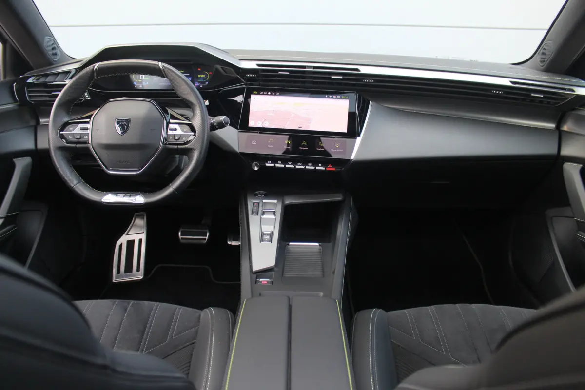 1.6 Plug-in Hybrid 225 GT | Pano | Camera | Keyless | LMV 18" | DAB | Dodehoeksens. | Climate | LED | Navi | Pano | Camera | Keyless | LMV 18" | DAB | Dodehoeksens. | Climate | LED | Navi |