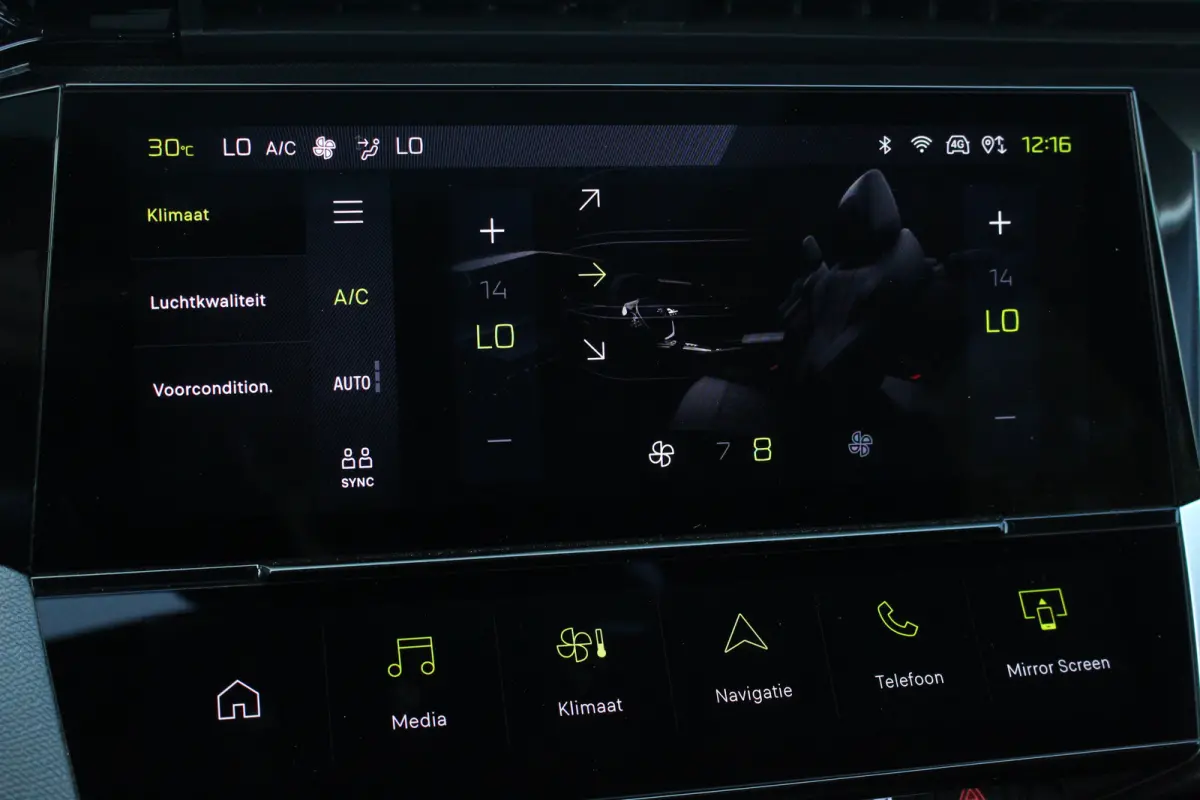 1.6 Plug-in Hybrid 225 GT | Pano | Camera | Keyless | LMV 18" | DAB | Dodehoeksens. | Climate | LED | Navi | Pano | Camera | Keyless | LMV 18" | DAB | Dodehoeksens. | Climate | LED | Navi |