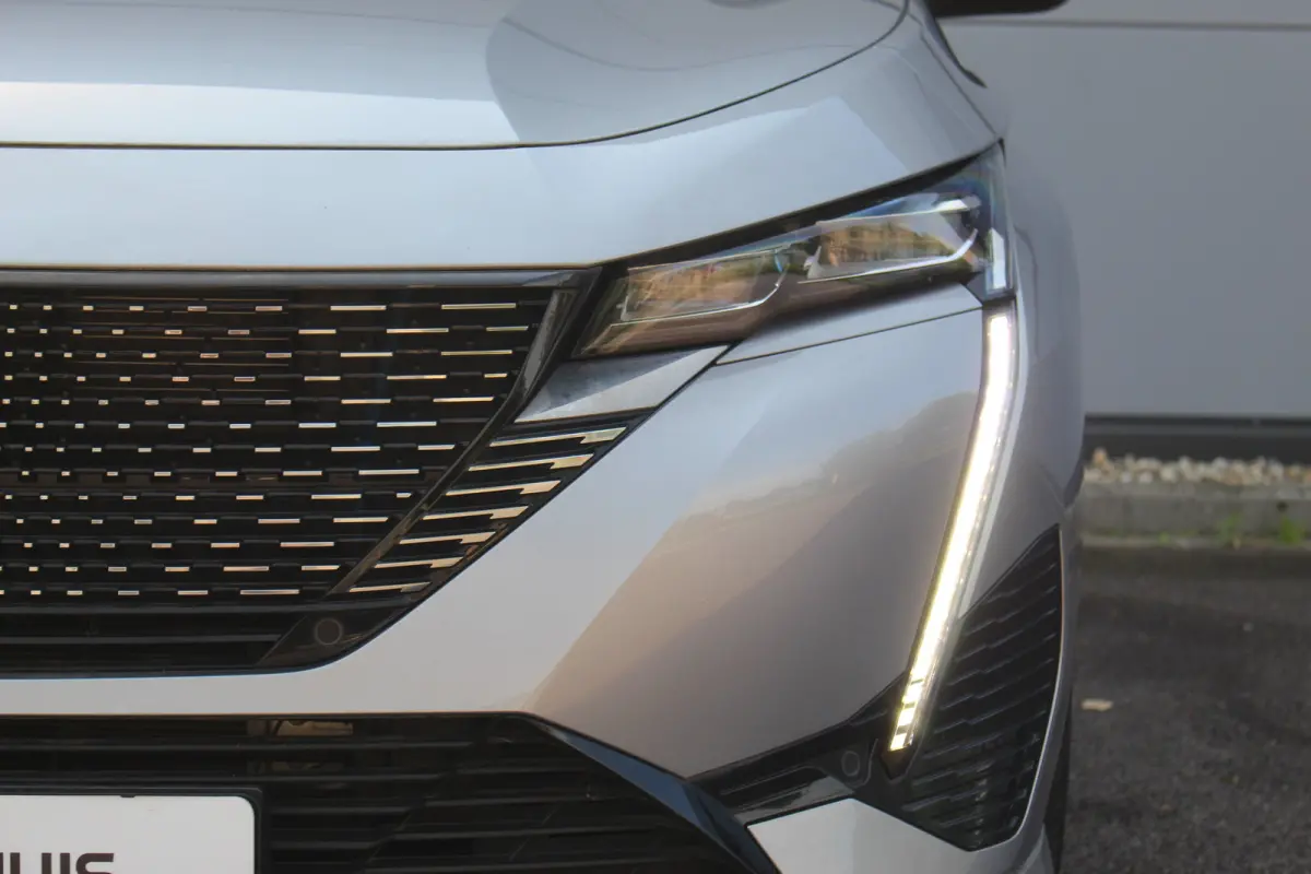 1.6 Plug-in Hybrid 225 GT | Pano | Camera | Keyless | LMV 18" | DAB | Dodehoeksens. | Climate | LED | Navi | Pano | Camera | Keyless | LMV 18" | DAB | Dodehoeksens. | Climate | LED | Navi |