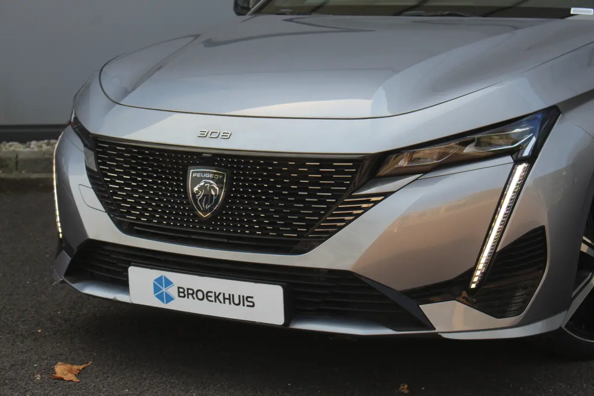 1.6 Plug-in Hybrid 225 GT | Pano | Camera | Keyless | LMV 18" | DAB | Dodehoeksens. | Climate | LED | Navi | Pano | Camera | Keyless | LMV 18" | DAB | Dodehoeksens. | Climate | LED | Navi |
