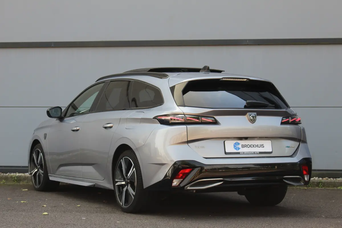 1.6 Plug-in Hybrid 225 GT | Pano | Camera | Keyless | LMV 18" | DAB | Dodehoeksens. | Climate | LED | Navi | Pano | Camera | Keyless | LMV 18" | DAB | Dodehoeksens. | Climate | LED | Navi |