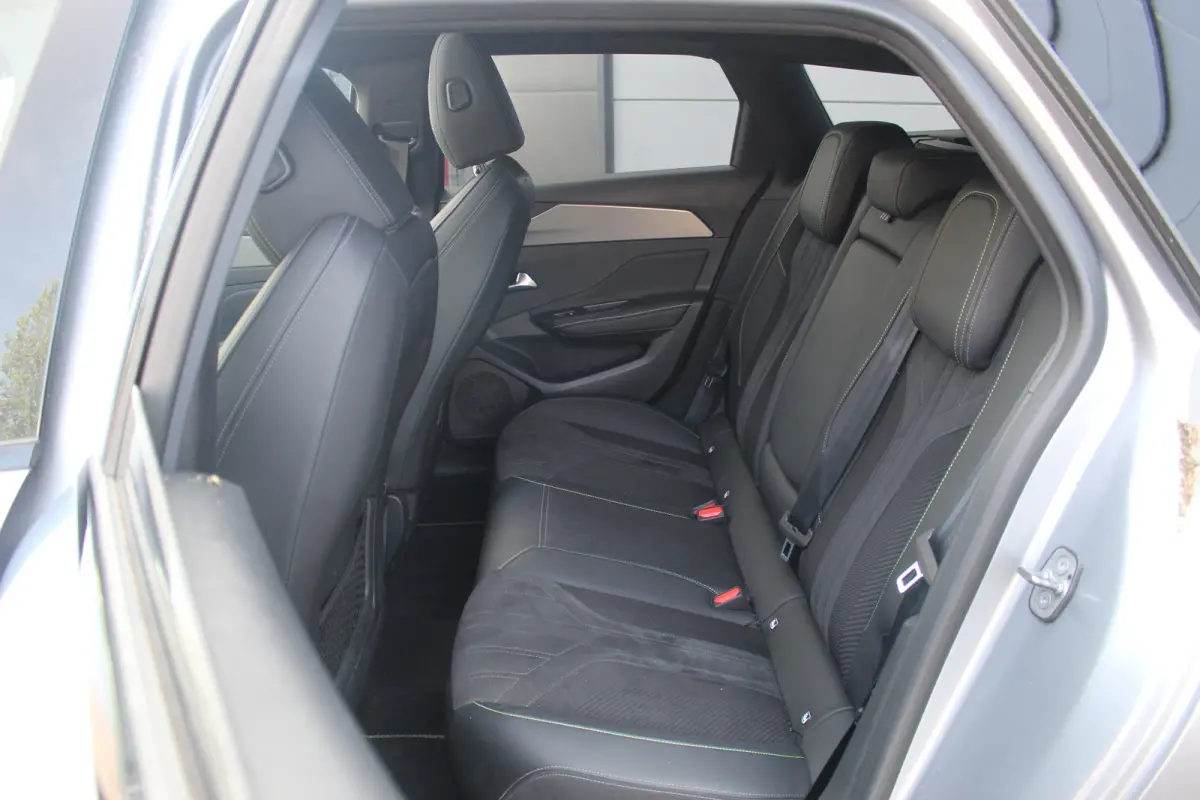 1.6 Plug-in Hybrid 225 GT | Pano | Camera | Keyless | LMV 18" | DAB | Dodehoeksens. | Climate | LED | Navi | Pano | Camera | Keyless | LMV 18" | DAB | Dodehoeksens. | Climate | LED | Navi |