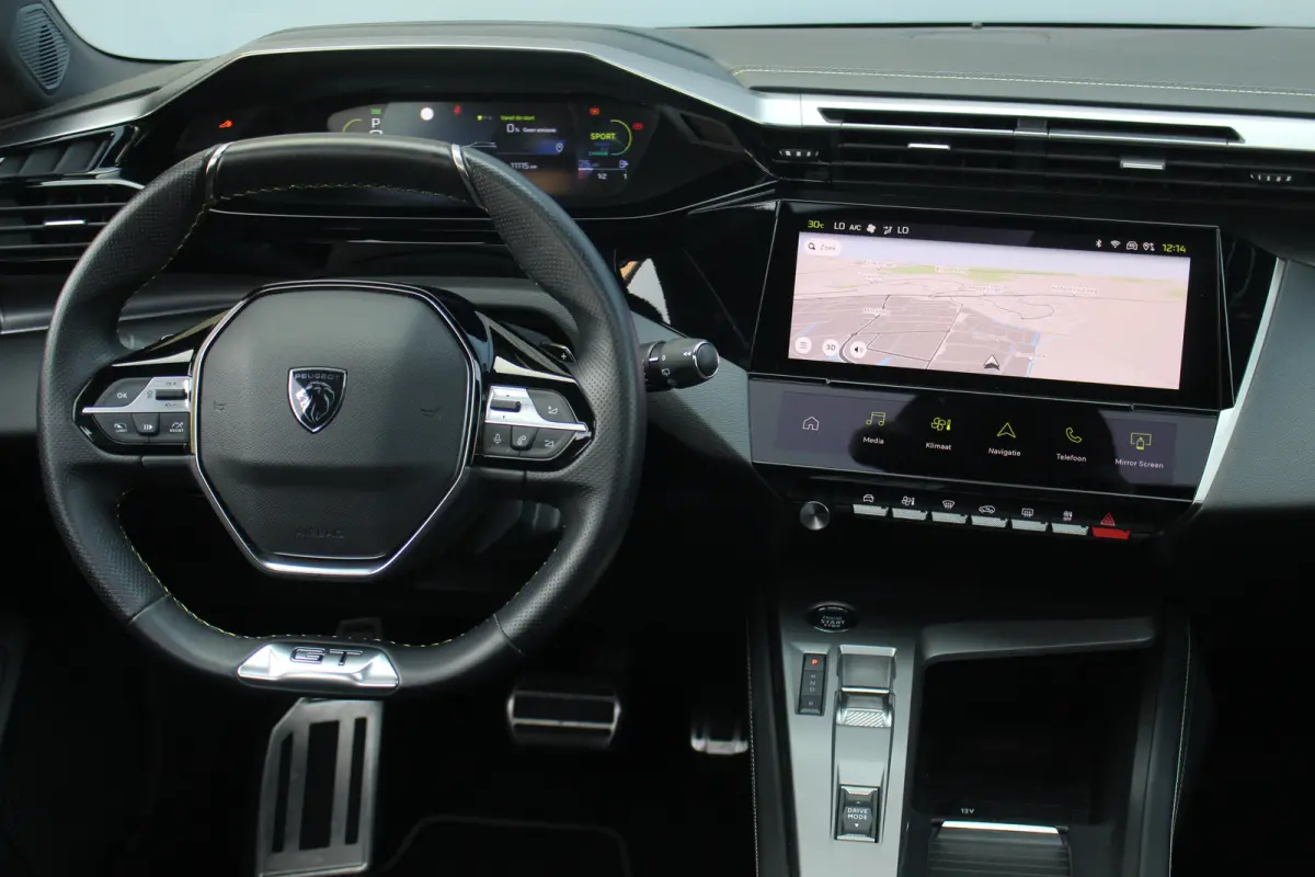 1.6 Plug-in Hybrid 225 GT | Pano | Camera | Keyless | LMV 18" | DAB | Dodehoeksens. | Climate | LED | Navi | Pano | Camera | Keyless | LMV 18" | DAB | Dodehoeksens. | Climate | LED | Navi |