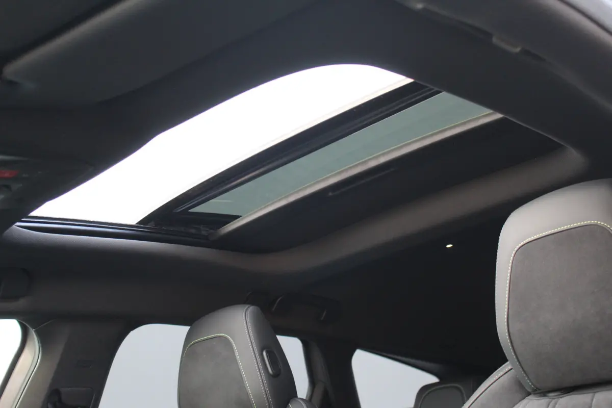 1.6 Plug-in Hybrid 225 GT | Pano | Camera | Keyless | LMV 18" | DAB | Dodehoeksens. | Climate | LED | Navi | Pano | Camera | Keyless | LMV 18" | DAB | Dodehoeksens. | Climate | LED | Navi |