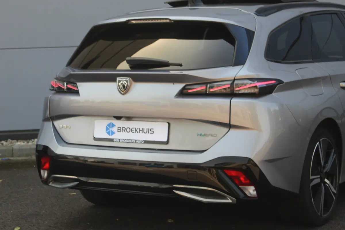 1.6 Plug-in Hybrid 225 GT | Pano | Camera | Keyless | LMV 18" | DAB | Dodehoeksens. | Climate | LED | Navi | Pano | Camera | Keyless | LMV 18" | DAB | Dodehoeksens. | Climate | LED | Navi |