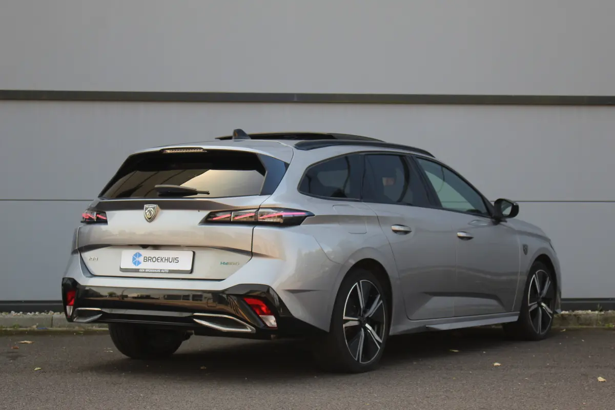 1.6 Plug-in Hybrid 225 GT | Pano | Camera | Keyless | LMV 18" | DAB | Dodehoeksens. | Climate | LED | Navi | Pano | Camera | Keyless | LMV 18" | DAB | Dodehoeksens. | Climate | LED | Navi |