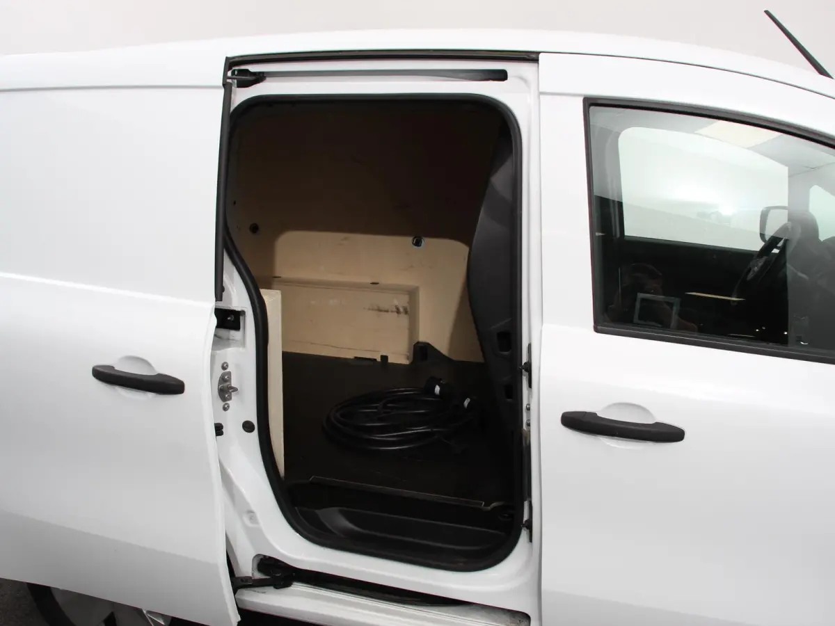 Acenta L1 45 kWh Automaat Airco Cruise control bluetooth Radio Elektrische ramen Schuifdeur