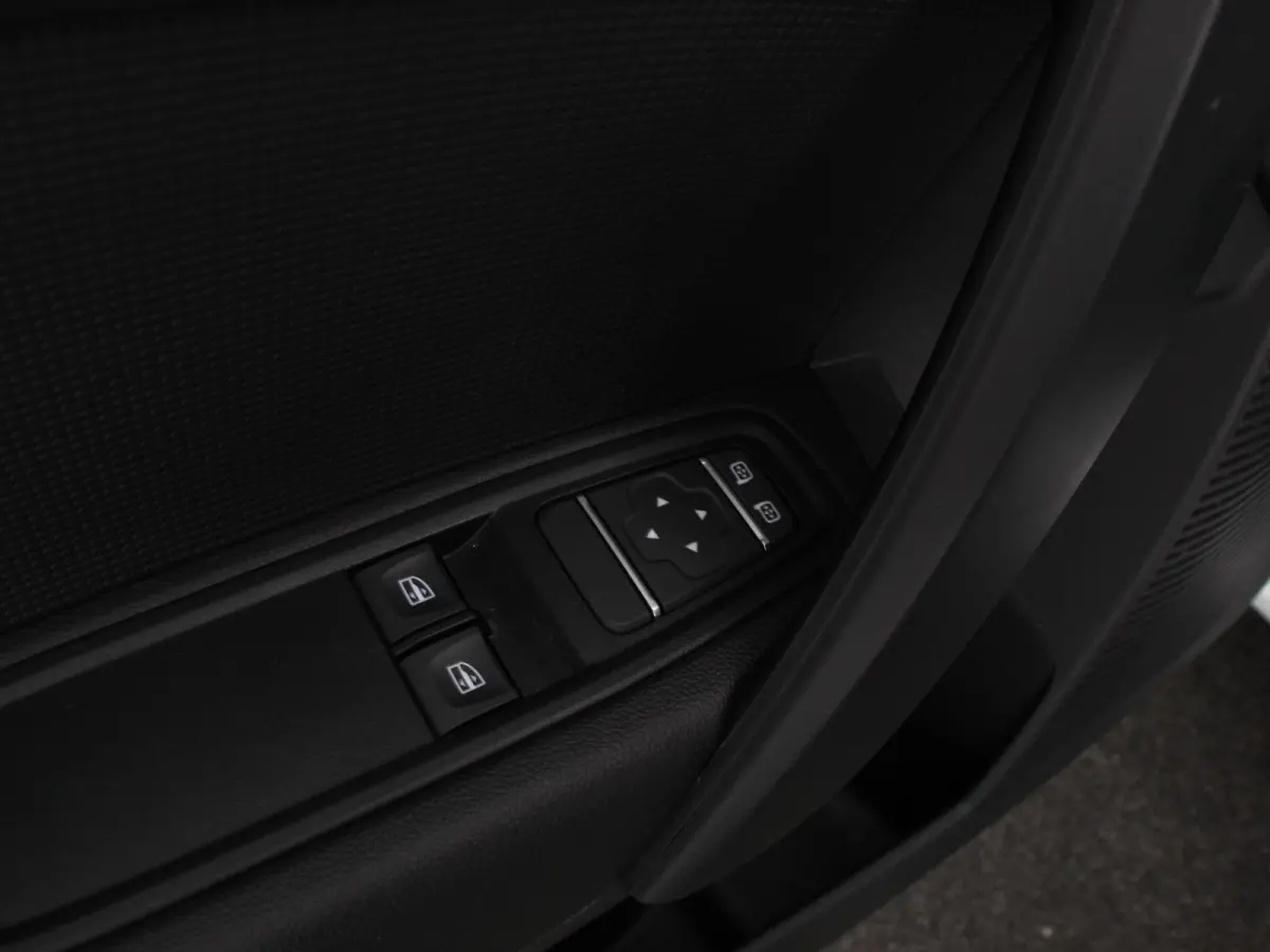 Acenta L1 45 kWh Automaat Airco Cruise control bluetooth Radio Elektrische ramen Schuifdeur