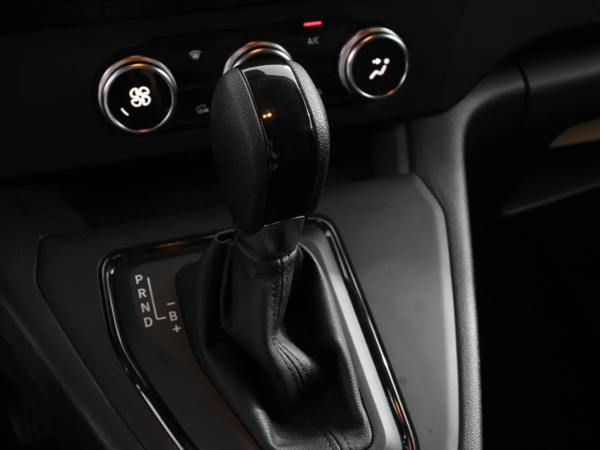 Acenta L1 45 kWh Automaat Airco Cruise control bluetooth Radio Elektrische ramen Schuifdeur
