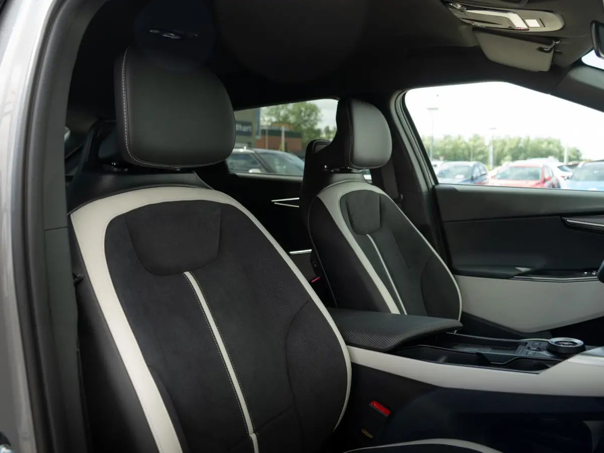GT-Line Business Edition 84 kWh | OP VOORRAAD | Stoel verwarming l Elektrische kofferklep | GT pakket | LED | Keyless | 20 inch LMV