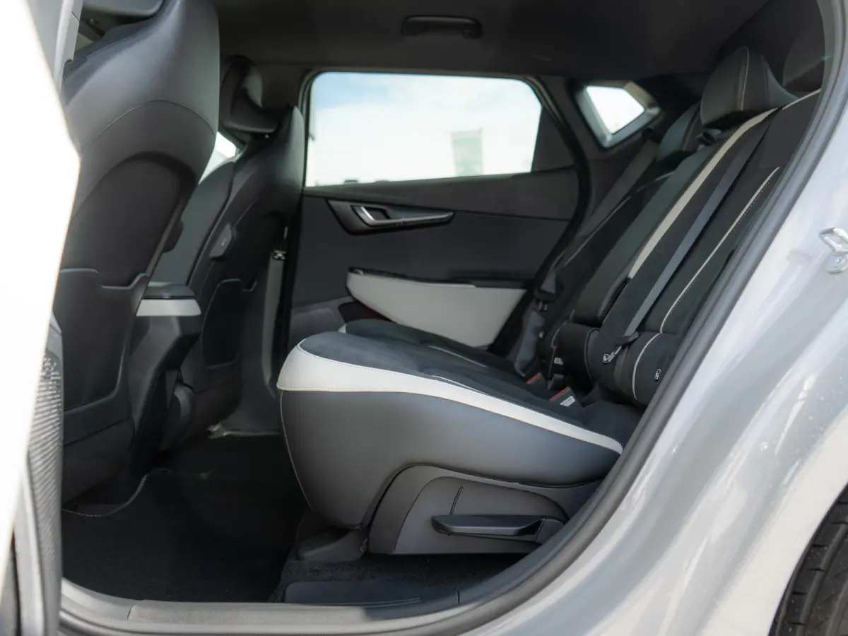 GT-Line Business Edition 84 kWh | OP VOORRAAD | Stoel verwarming l Elektrische kofferklep | GT pakket | LED | Keyless | 20 inch LMV