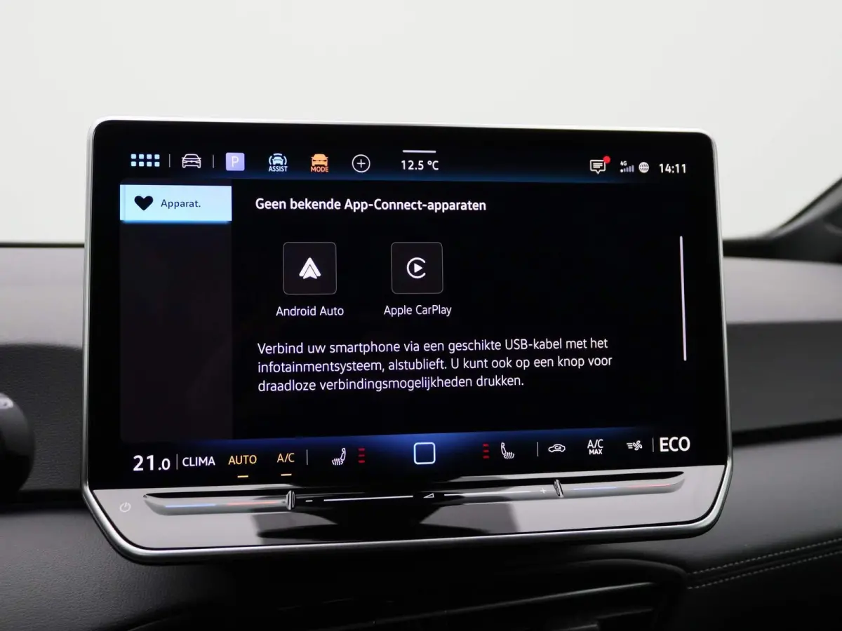 Pro Business 59 kWh | EM | Navigatie | Draadloze Apple Carplay | Adaptieve cruise control | Lane assist | Stoelverwarming | Stuurwielverwarming | Climate control | Achteruitrij camera | Park