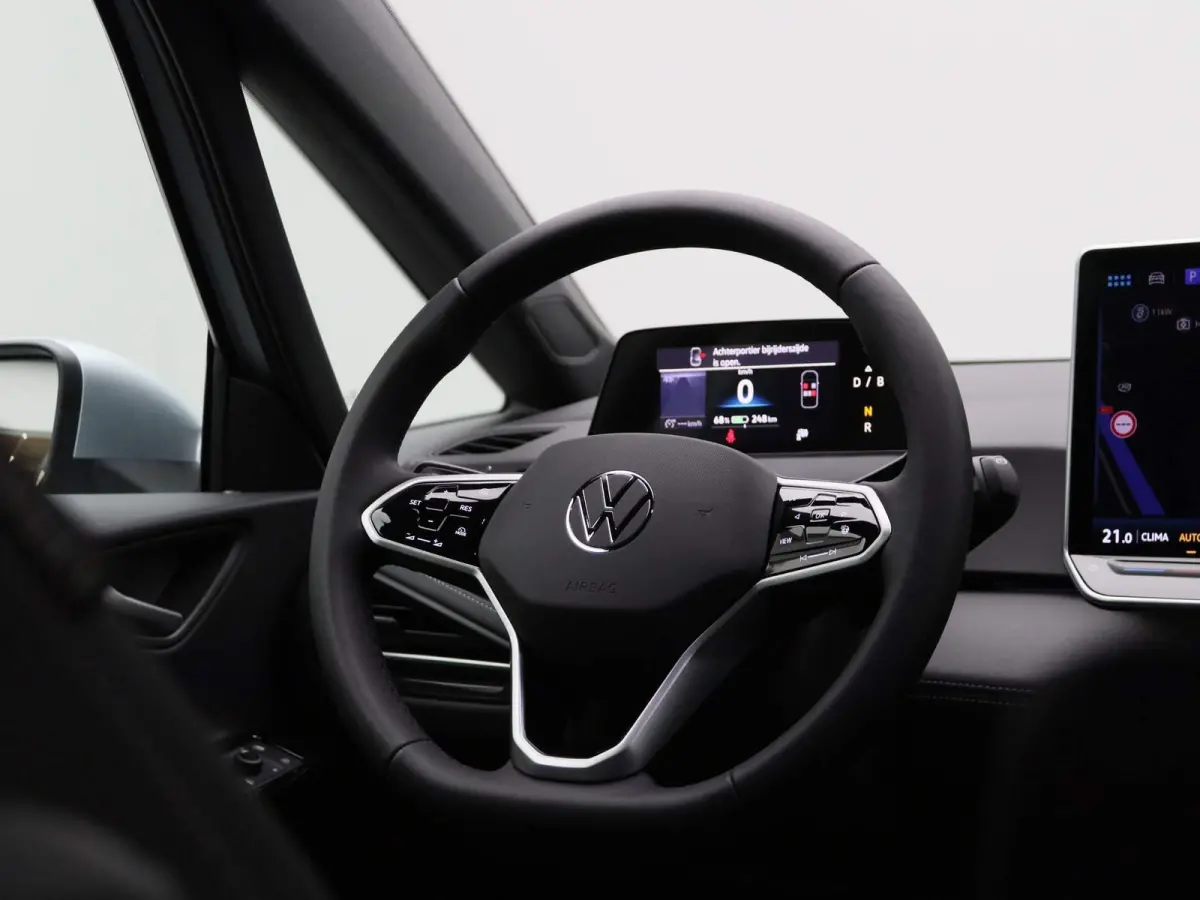 Pro Business 59 kWh | EM | Navigatie | Draadloze Apple Carplay | Adaptieve cruise control | Lane assist | Stoelverwarming | Stuurwielverwarming | Climate control | Achteruitrij camera | Park