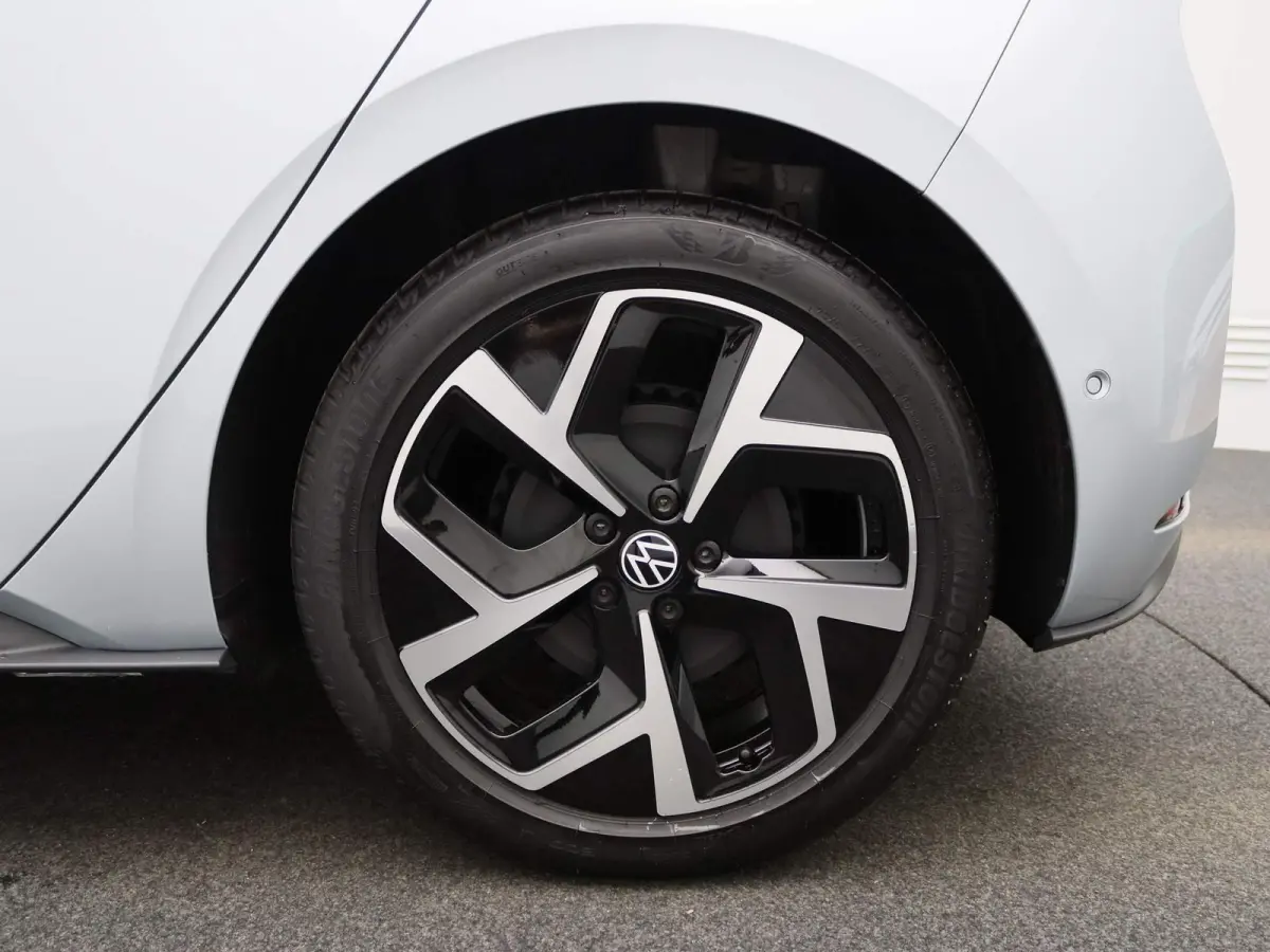 Pro Business 59 kWh | EM | Navigatie | Draadloze Apple Carplay | Adaptieve cruise control | Lane assist | Stoelverwarming | Stuurwielverwarming | Climate control | Achteruitrij camera | Park