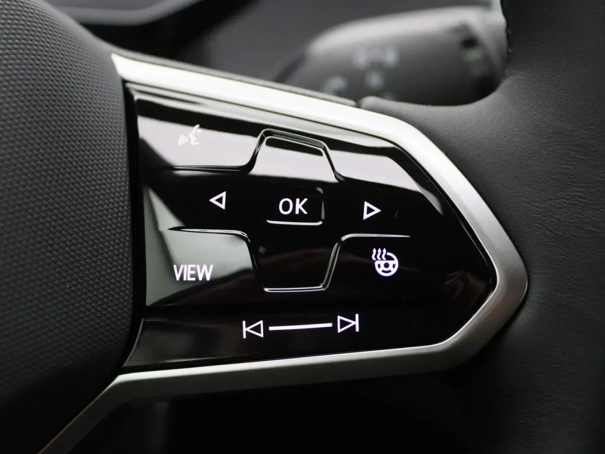Pro Business 59 kWh | EM | Navigatie | Draadloze Apple Carplay | Adaptieve cruise control | Lane assist | Stoelverwarming | Stuurwielverwarming | Climate control | Achteruitrij camera | Park
