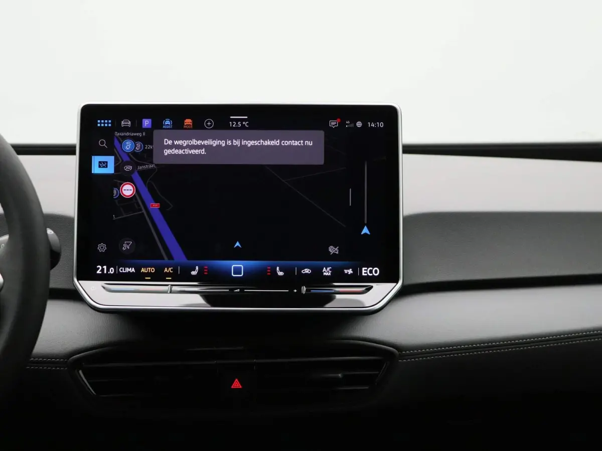 Pro Business 59 kWh | EM | Navigatie | Draadloze Apple Carplay | Adaptieve cruise control | Lane assist | Stoelverwarming | Stuurwielverwarming | Climate control | Achteruitrij camera | Park