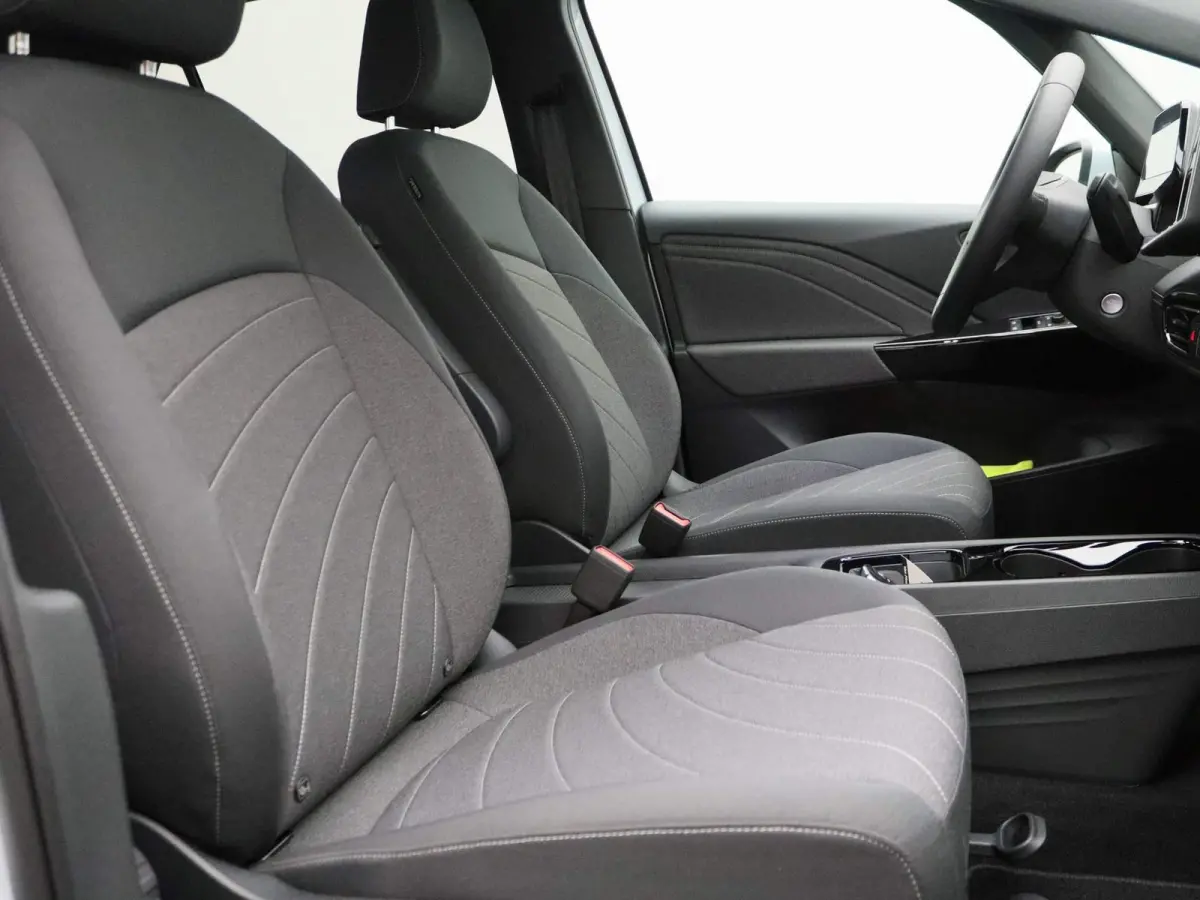 Pro Business 59 kWh | EM | Navigatie | Draadloze Apple Carplay | Adaptieve cruise control | Lane assist | Stoelverwarming | Stuurwielverwarming | Climate control | Achteruitrij camera | Park