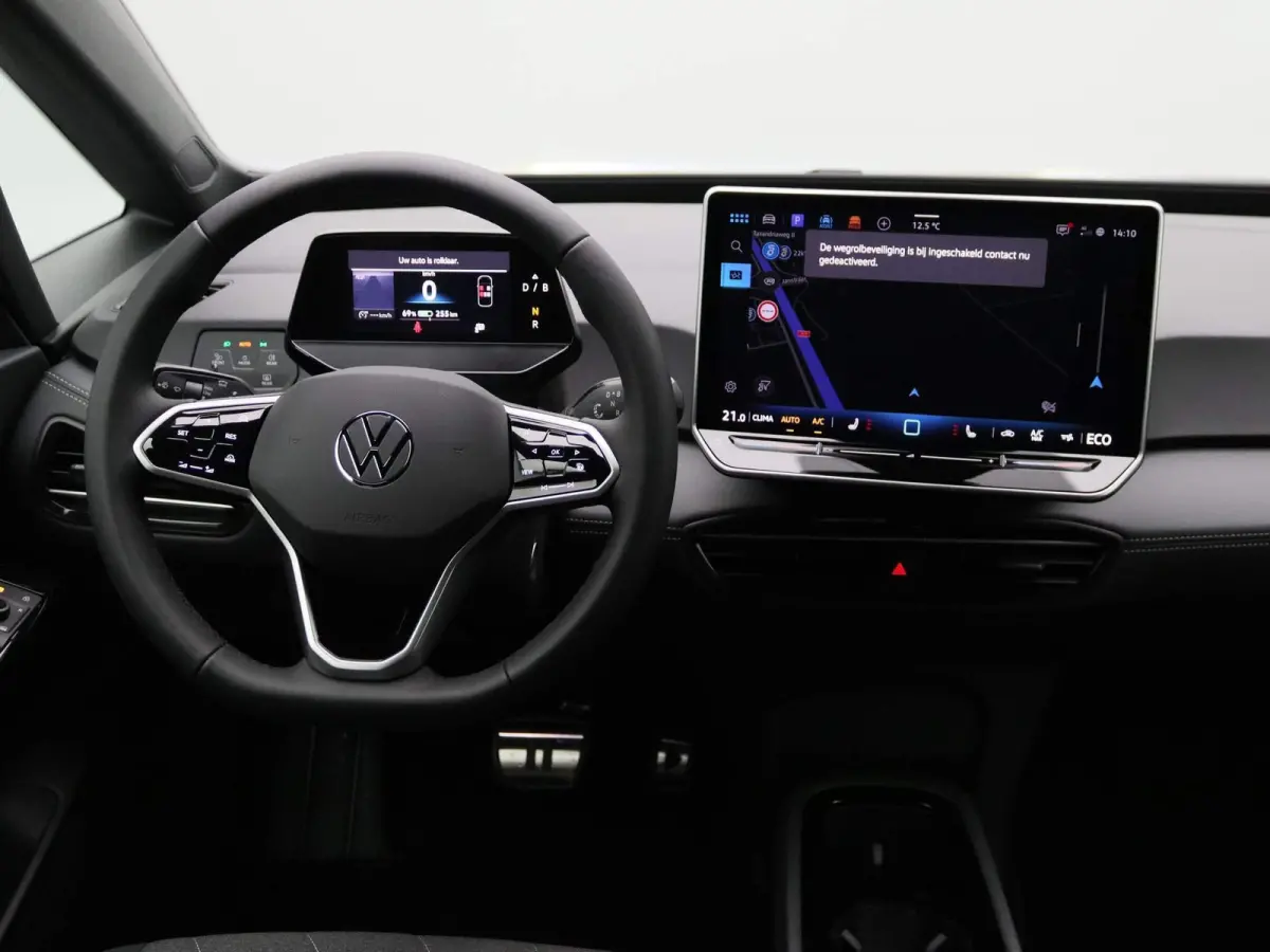 Pro Business 59 kWh | EM | Navigatie | Draadloze Apple Carplay | Adaptieve cruise control | Lane assist | Stoelverwarming | Stuurwielverwarming | Climate control | Achteruitrij camera | Park