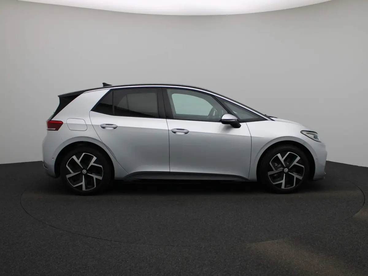 Pro Business 59 kWh | EM | Navigatie | Draadloze Apple Carplay | Adaptieve cruise control | Lane assist | Stoelverwarming | Stuurwielverwarming | Climate control | Achteruitrij camera | Park
