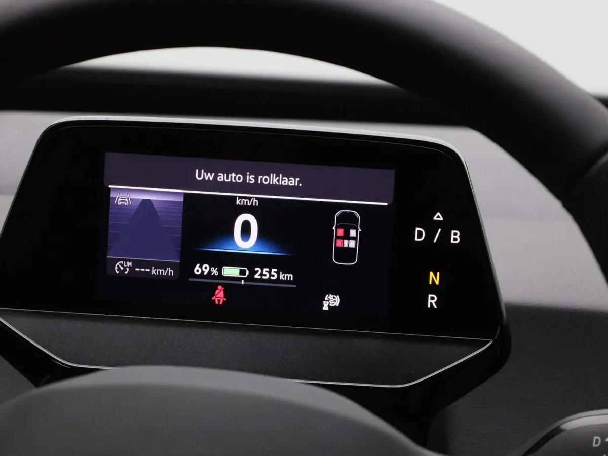 Pro Business 59 kWh | EM | Navigatie | Draadloze Apple Carplay | Adaptieve cruise control | Lane assist | Stoelverwarming | Stuurwielverwarming | Climate control | Achteruitrij camera | Park