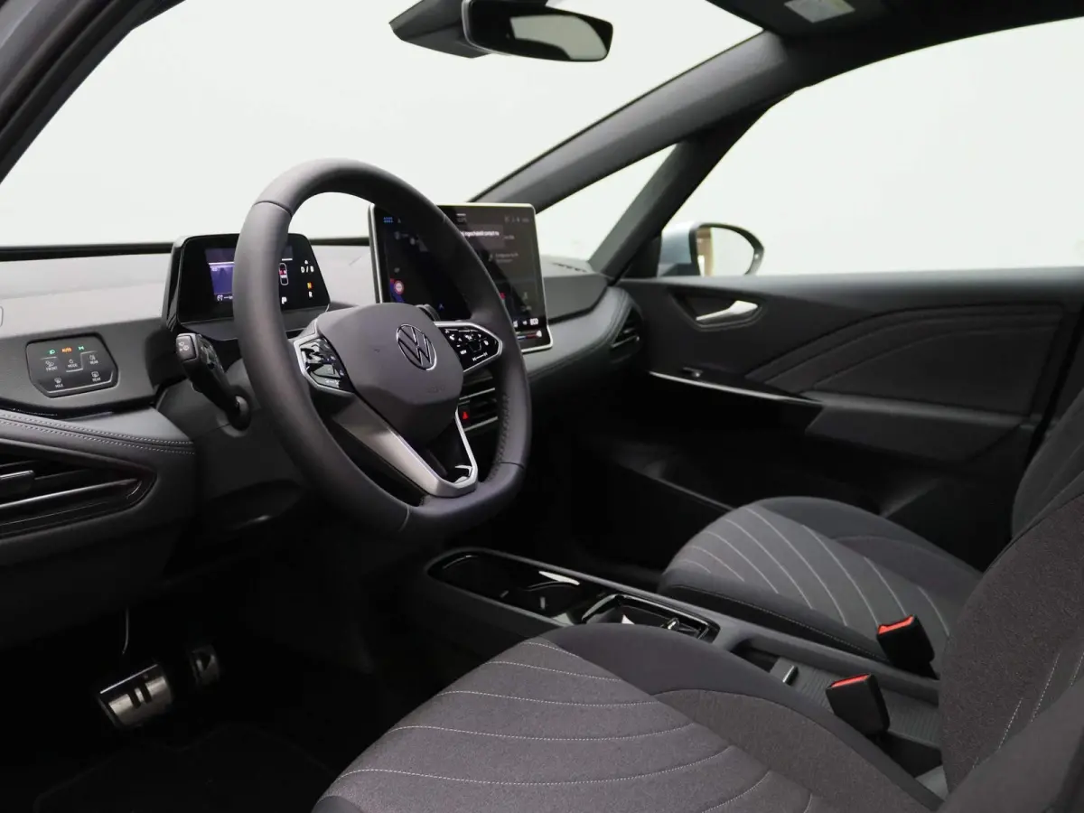 Pro Business 59 kWh | EM | Navigatie | Draadloze Apple Carplay | Adaptieve cruise control | Lane assist | Stoelverwarming | Stuurwielverwarming | Climate control | Achteruitrij camera | Park