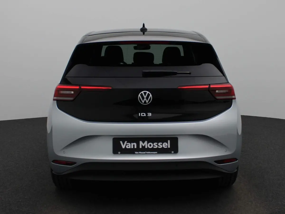 Pro Business 59 kWh | EM | Navigatie | Draadloze Apple Carplay | Adaptieve cruise control | Lane assist | Stoelverwarming | Stuurwielverwarming | Climate control | Achteruitrij camera | Park