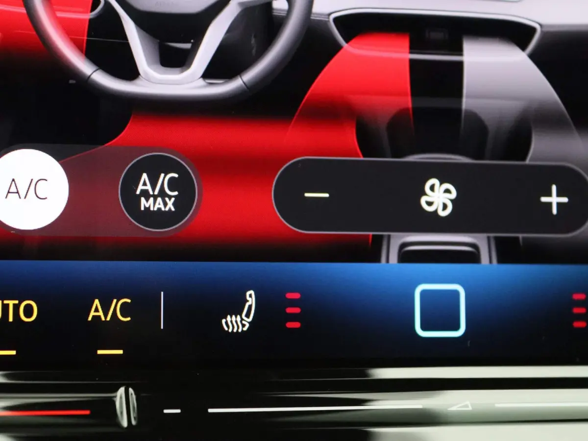 Pro Business 59 kWh | EM | Navigatie | Draadloze Apple Carplay | Adaptieve cruise control | Lane assist | Stoelverwarming | Stuurwielverwarming | Climate control | Achteruitrij camera | Park
