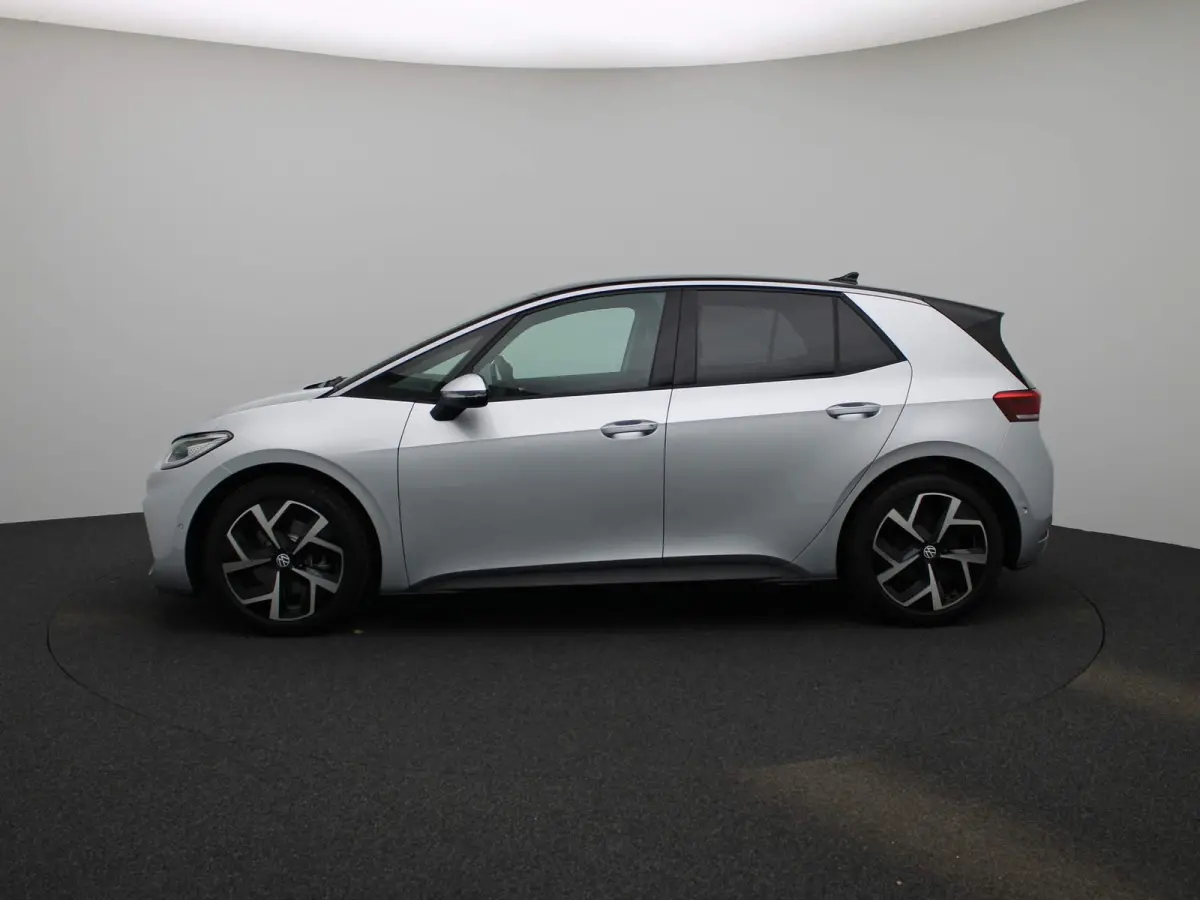 Pro Business 59 kWh | EM | Navigatie | Draadloze Apple Carplay | Adaptieve cruise control | Lane assist | Stoelverwarming | Stuurwielverwarming | Climate control | Achteruitrij camera | Park