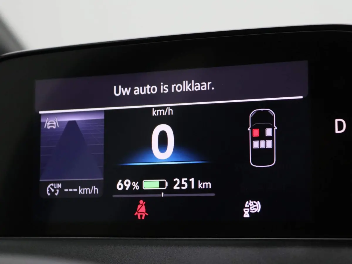 Pro Business 59 kWh | EM | Navigatie | Draadloze Apple Carplay | Adaptieve cruise control | Lane assist | Stoelverwarming | Stuurwielverwarming | Climate control | Achteruitrij camera | Park