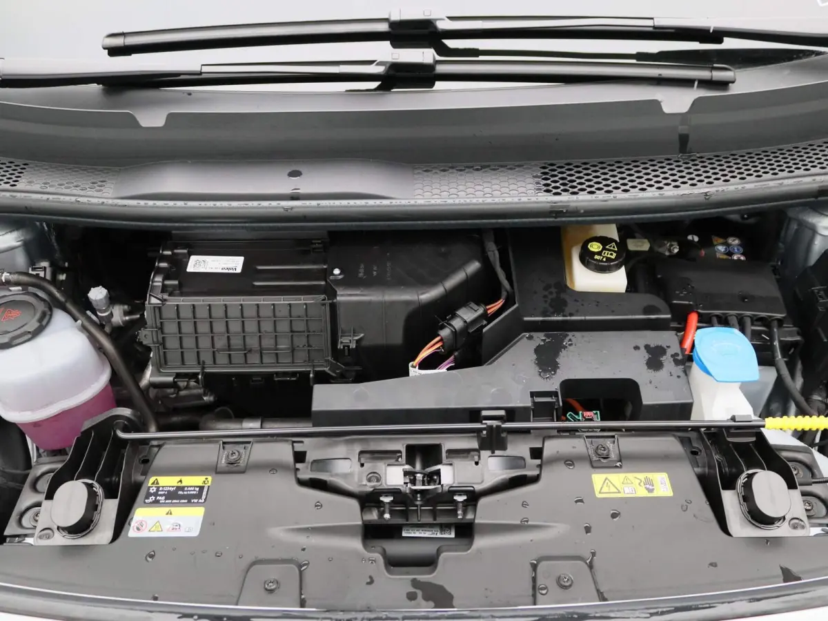 Pro Business 59 kWh | EM | Navigatie | Draadloze Apple Carplay | Adaptieve cruise control | Lane assist | Stoelverwarming | Stuurwielverwarming | Climate control | Achteruitrij camera | Park