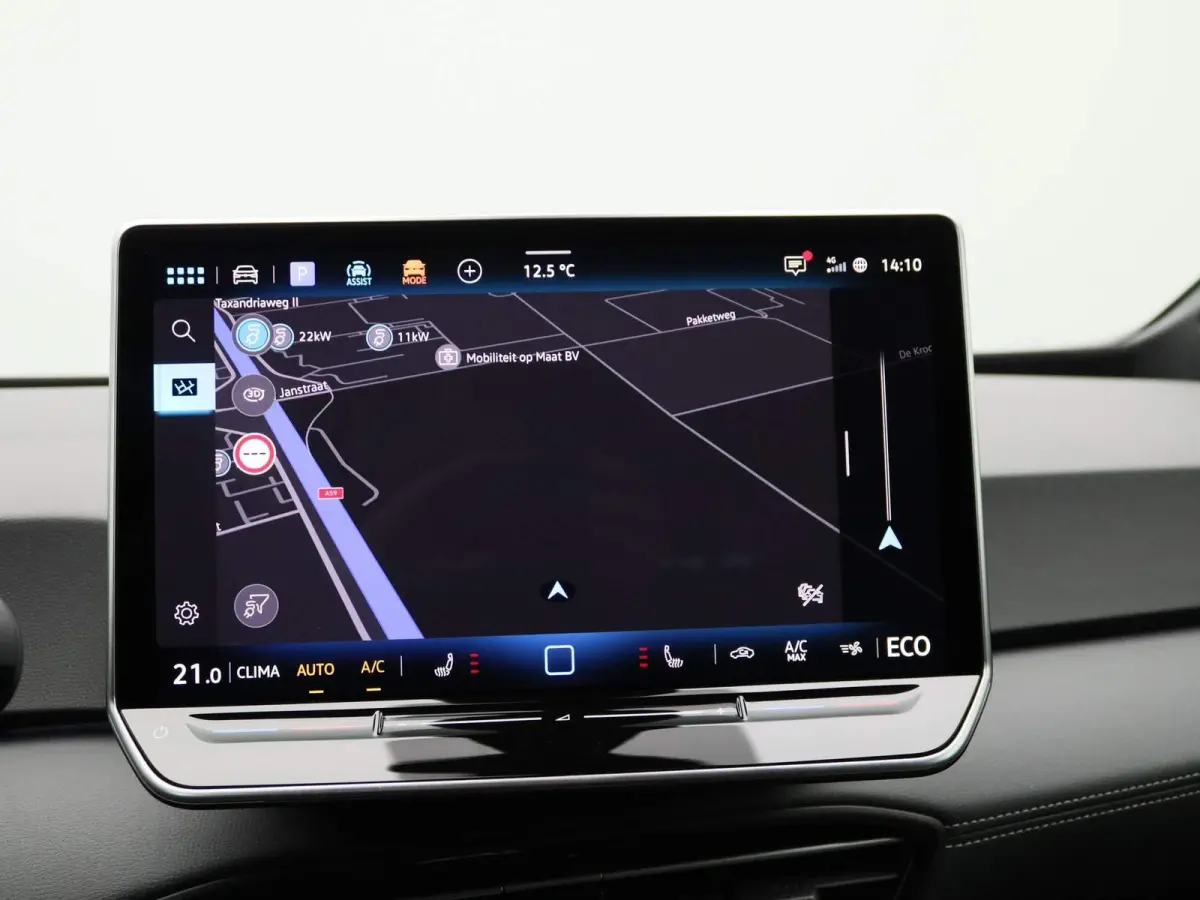 Pro Business 59 kWh | EM | Navigatie | Draadloze Apple Carplay | Adaptieve cruise control | Lane assist | Stoelverwarming | Stuurwielverwarming | Climate control | Achteruitrij camera | Park