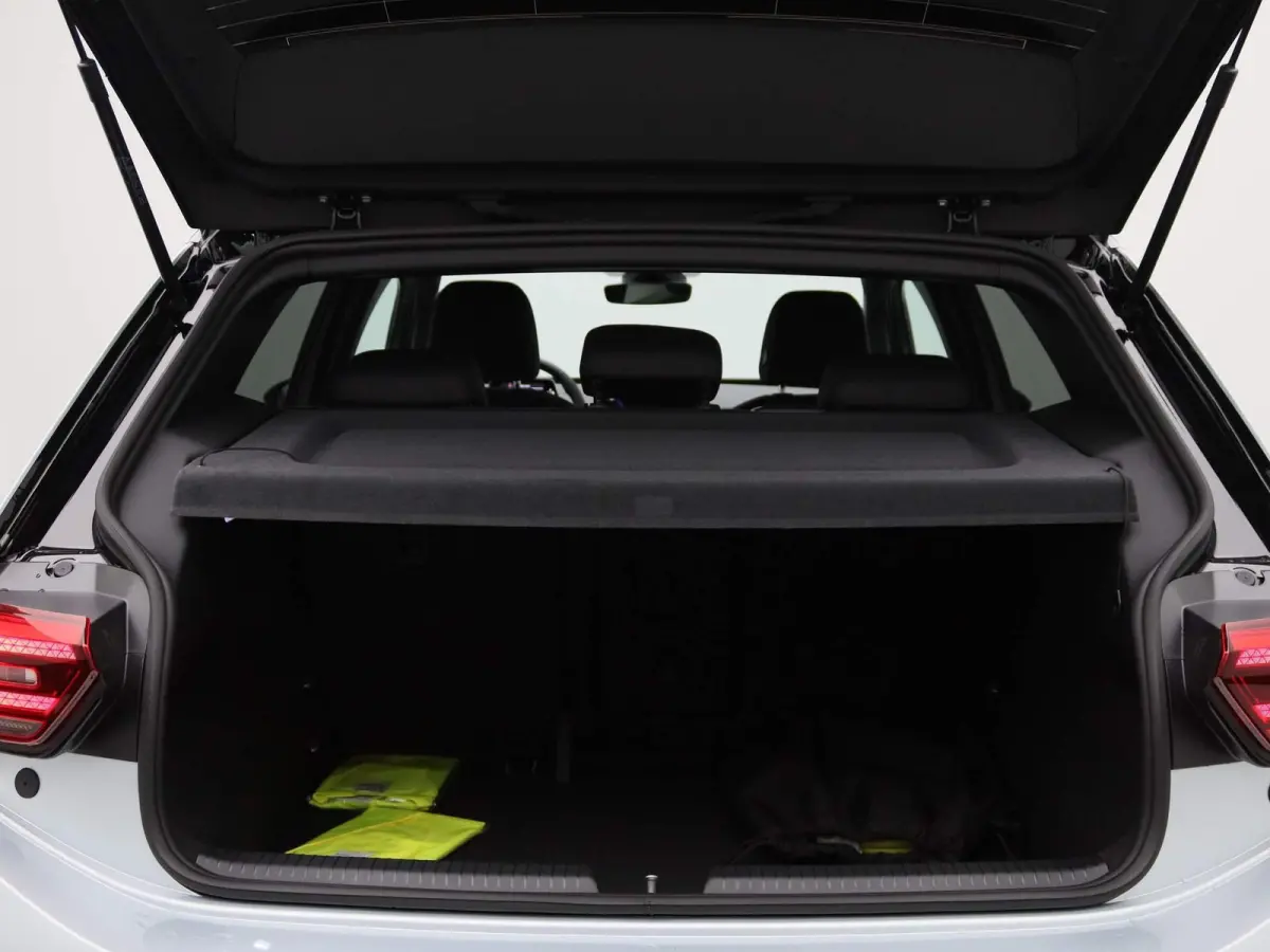 Pro Business 59 kWh | EM | Navigatie | Draadloze Apple Carplay | Adaptieve cruise control | Lane assist | Stoelverwarming | Stuurwielverwarming | Climate control | Achteruitrij camera | Park
