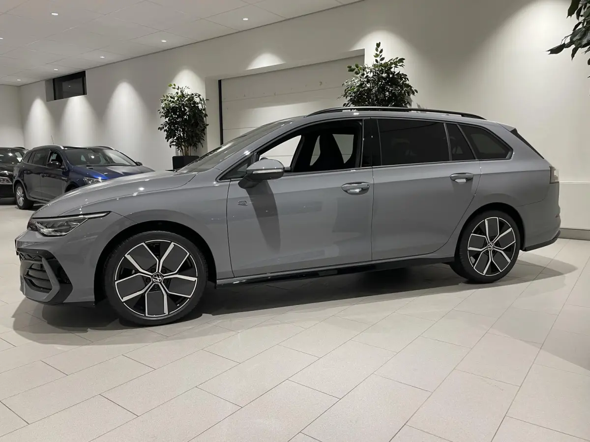 1.5 eTSI R-Line Edition | EM | Navigatie | App-connect | Parkeersensoren | 360 camera | Adaptive cruise control | Lichtmetaal | 328936 |