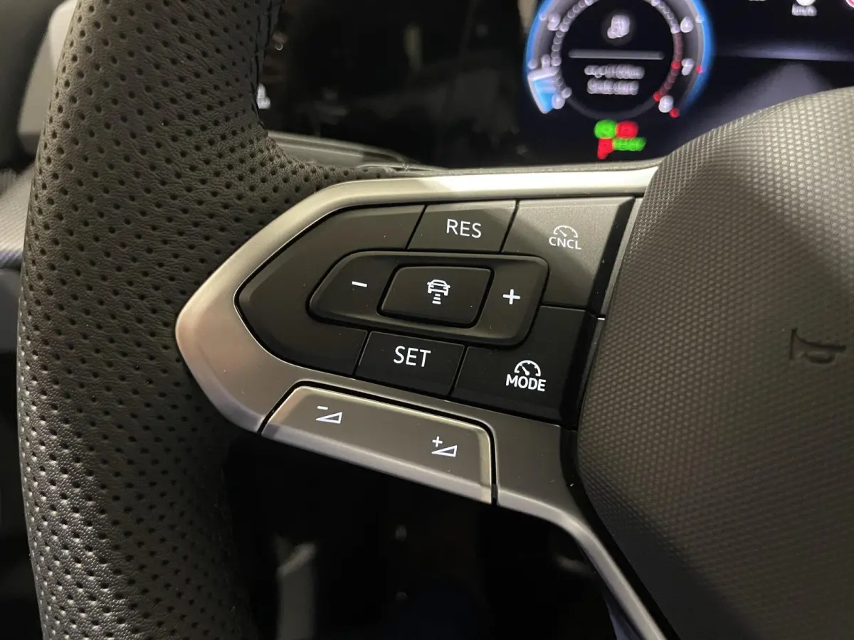 1.5 eTSI R-Line Edition | EM | Navigatie | App-connect | Parkeersensoren | 360 camera | Adaptive cruise control | Lichtmetaal | 328936 |