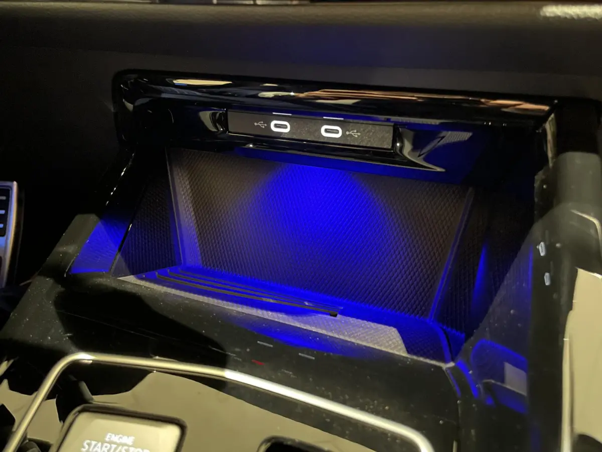 1.5 eTSI R-Line Edition | EM | Navigatie | App-connect | Parkeersensoren | 360 camera | Adaptive cruise control | Lichtmetaal | 328936 |