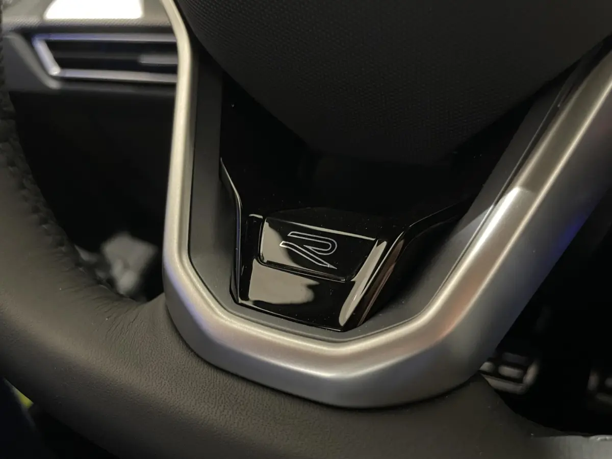 1.5 eTSI R-Line Edition | EM | Navigatie | App-connect | Parkeersensoren | 360 camera | Adaptive cruise control | Lichtmetaal | 328936 |