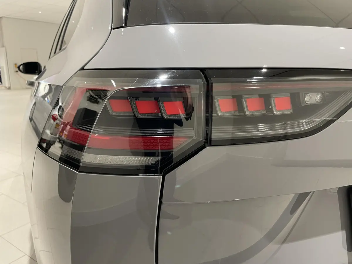 1.5 eTSI R-Line Edition | EM | Navigatie | App-connect | Parkeersensoren | 360 camera | Adaptive cruise control | Lichtmetaal | 328936 |