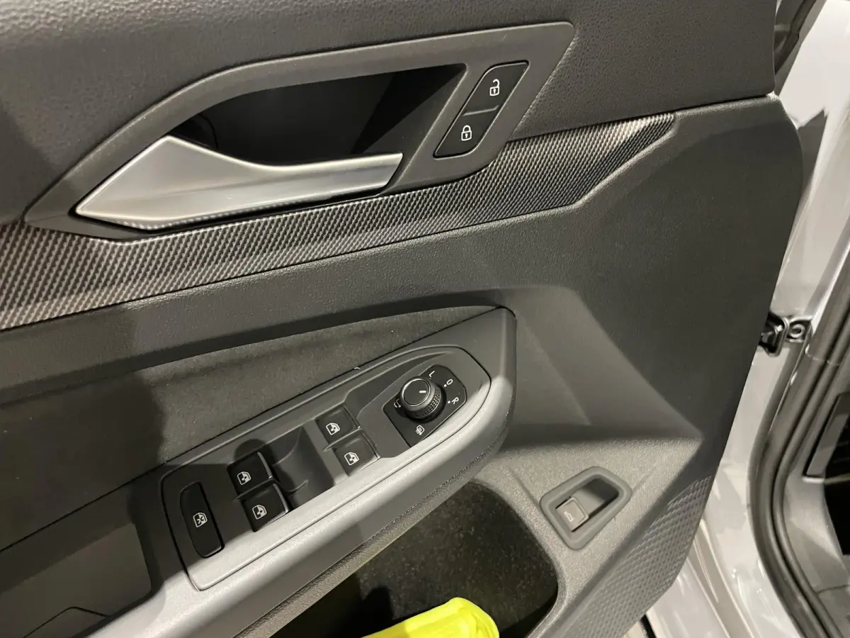 1.5 eTSI R-Line Edition | EM | Navigatie | App-connect | Parkeersensoren | 360 camera | Adaptive cruise control | Lichtmetaal | 328936 |
