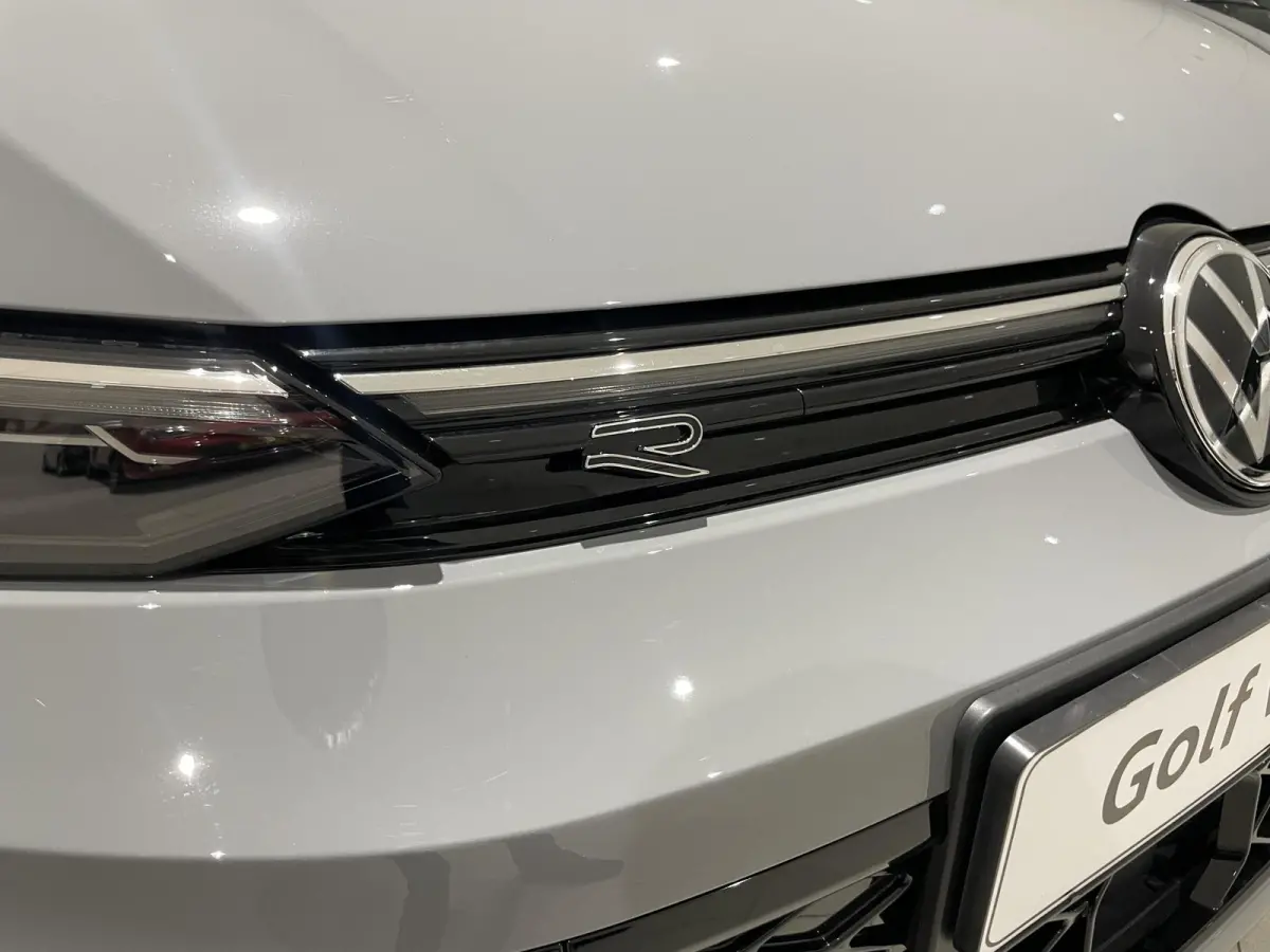 1.5 eTSI R-Line Edition | EM | Navigatie | App-connect | Parkeersensoren | 360 camera | Adaptive cruise control | Lichtmetaal | 328936 |