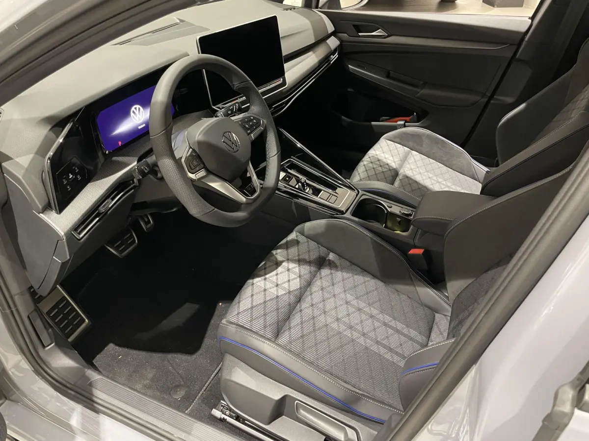 1.5 eTSI R-Line Edition | EM | Navigatie | App-connect | Parkeersensoren | 360 camera | Adaptive cruise control | Lichtmetaal | 328936 |