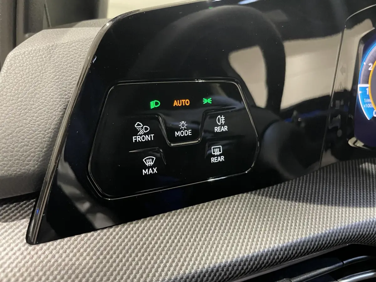 1.5 eTSI R-Line Edition | EM | Navigatie | App-connect | Parkeersensoren | 360 camera | Adaptive cruise control | Lichtmetaal | 328936 |
