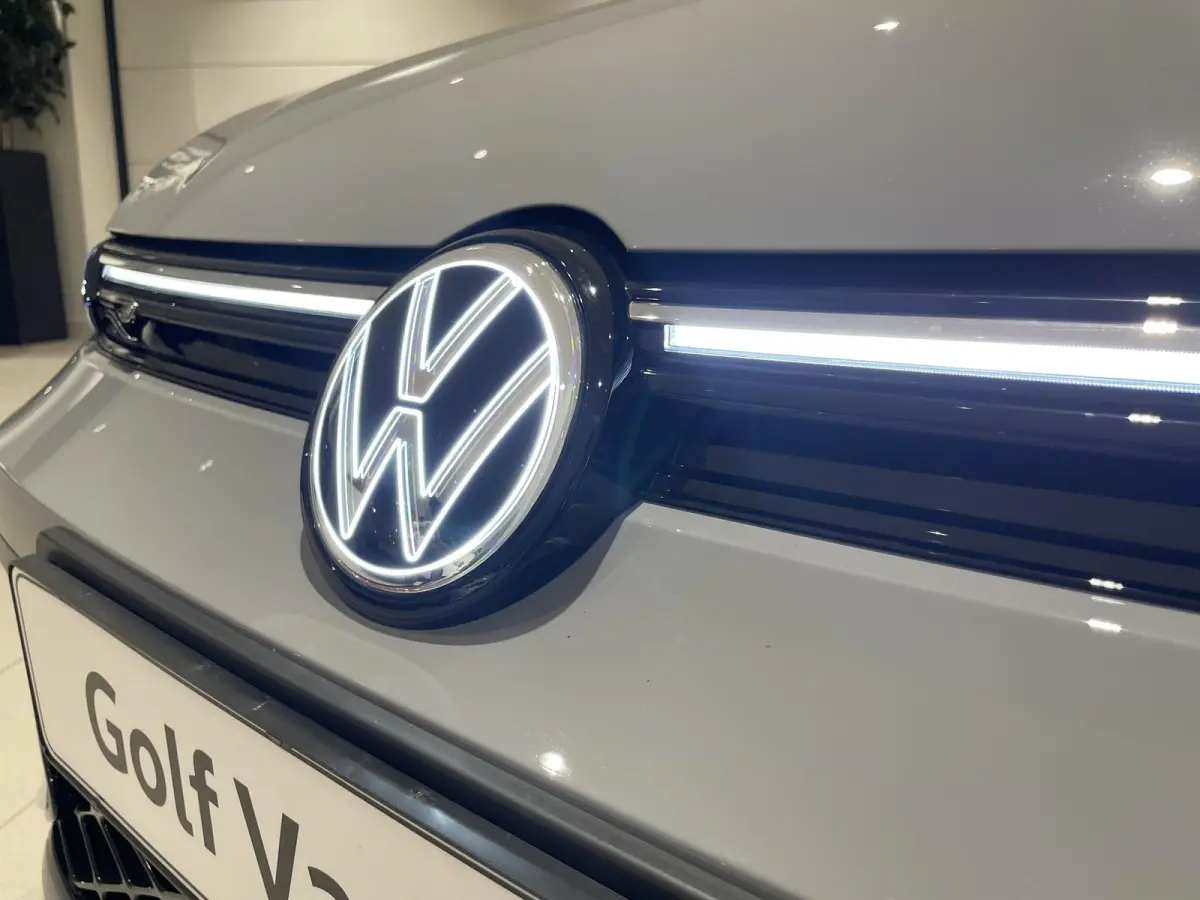 1.5 eTSI R-Line Edition | EM | Navigatie | App-connect | Parkeersensoren | 360 camera | Adaptive cruise control | Lichtmetaal | 328936 |