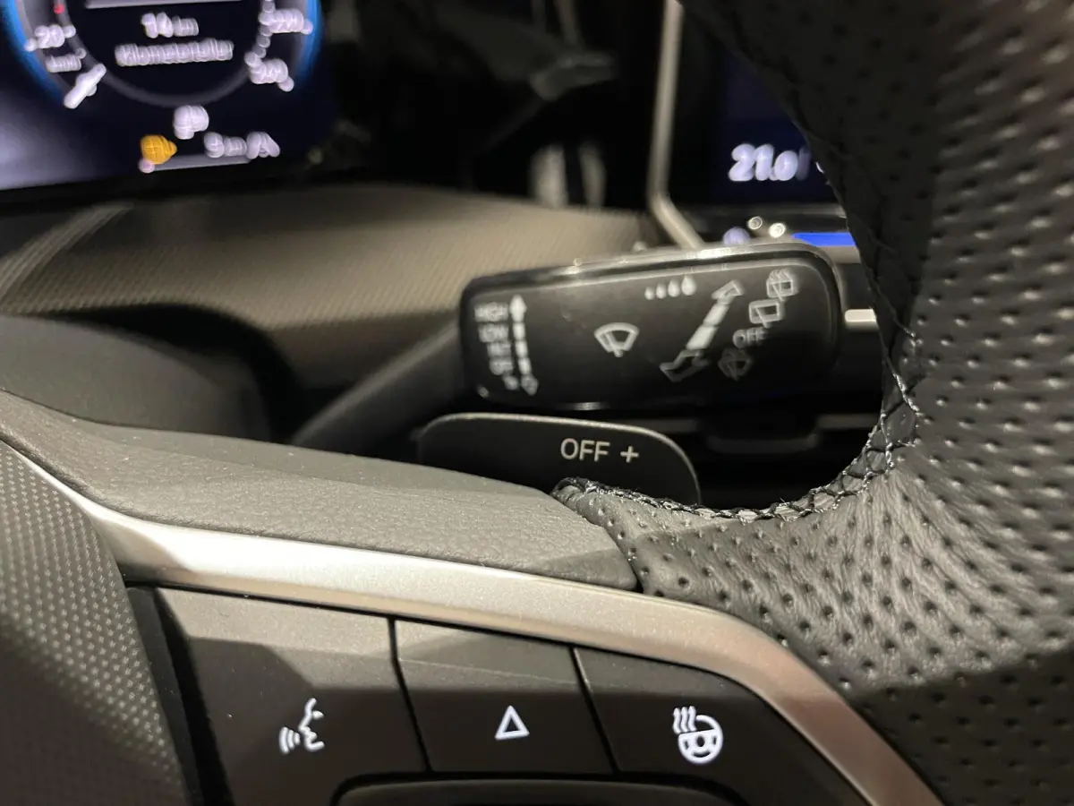 1.5 eTSI R-Line Edition | EM | Navigatie | App-connect | Parkeersensoren | 360 camera | Adaptive cruise control | Lichtmetaal | 328936 |