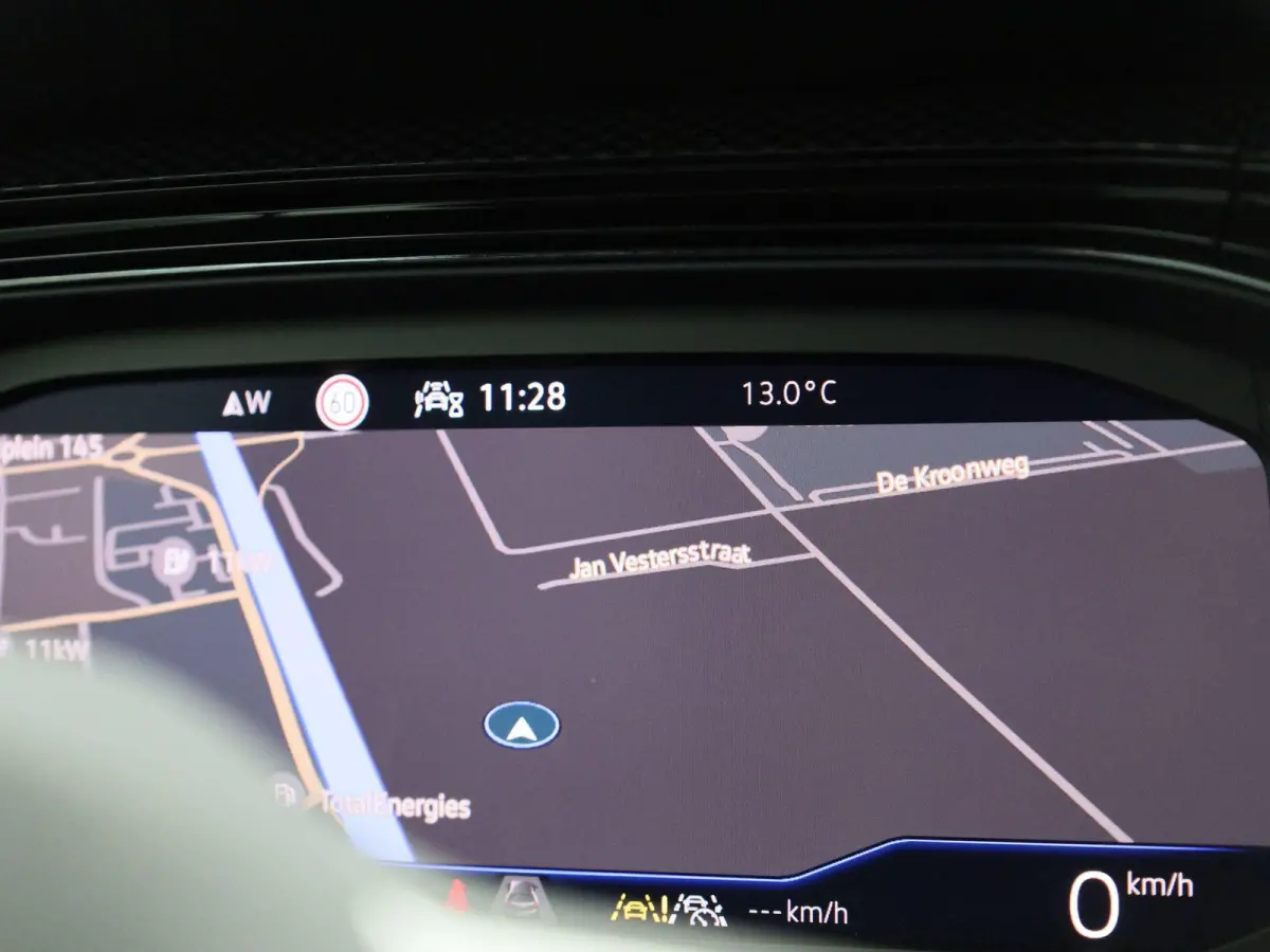 1.0 TSI Life Edition | Demo | Navigatie | Draadloze Apple Carplay | Panoramisch dak | Keyless | Adaptieve cruise control | Travel Assist | Parkeersensoren | Climate control | Stoelverwarming