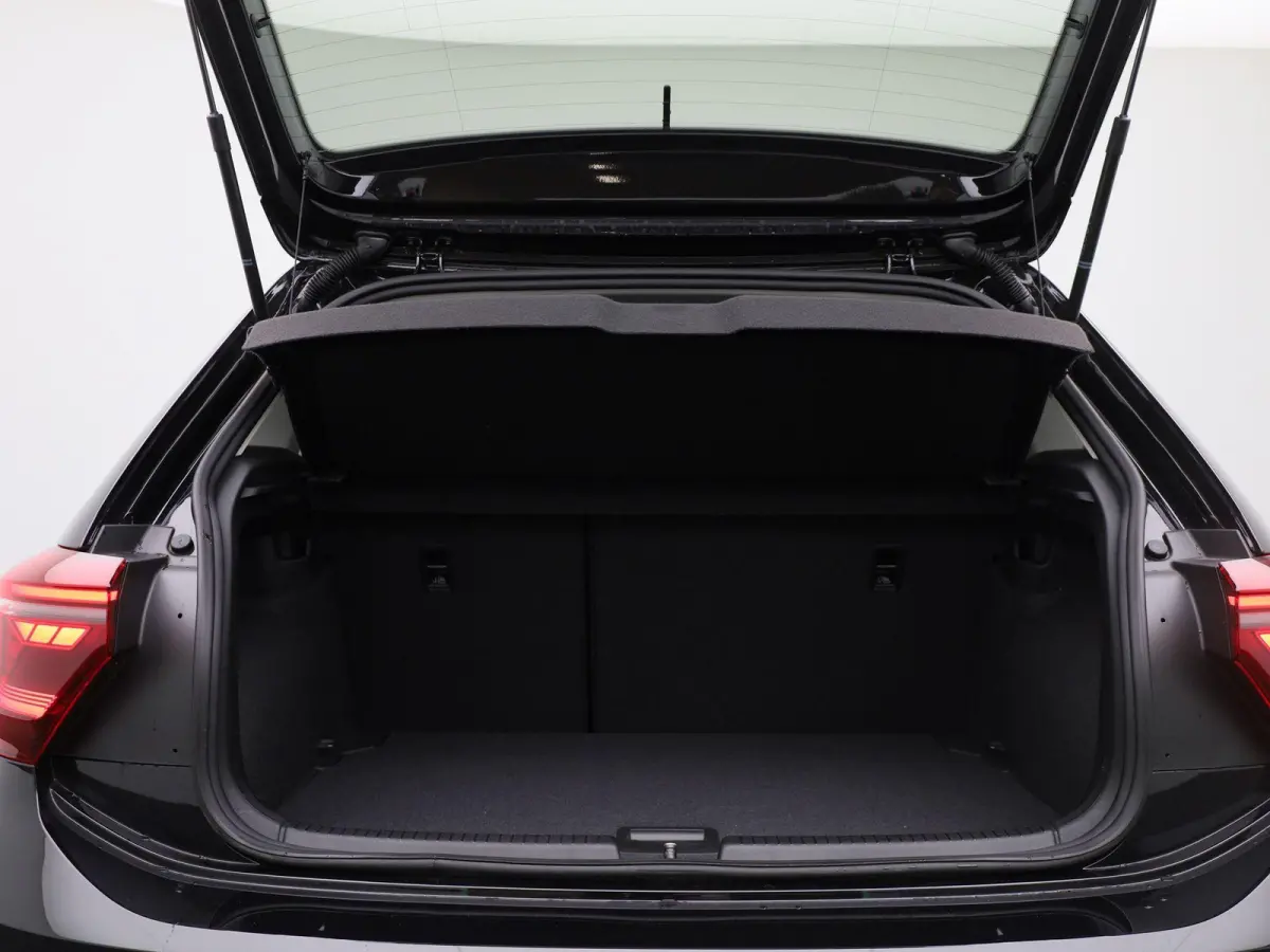 1.0 TSI Life Edition | Demo | Navigatie | Draadloze Apple Carplay | Panoramisch dak | Keyless | Adaptieve cruise control | Travel Assist | Parkeersensoren | Climate control | Stoelverwarming