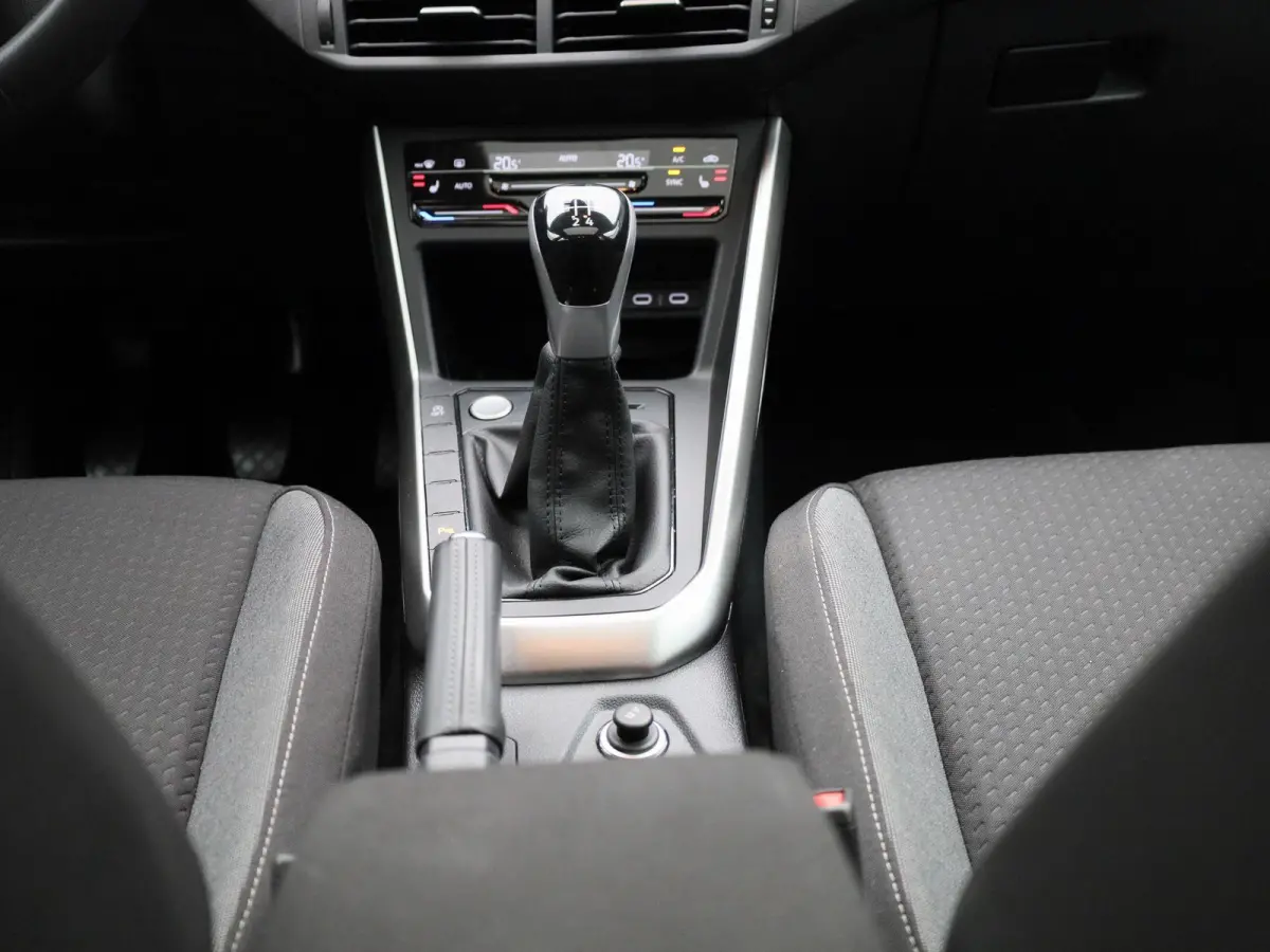 1.0 TSI Life Edition | Demo | Navigatie | Draadloze Apple Carplay | Panoramisch dak | Keyless | Adaptieve cruise control | Travel Assist | Parkeersensoren | Climate control | Stoelverwarming