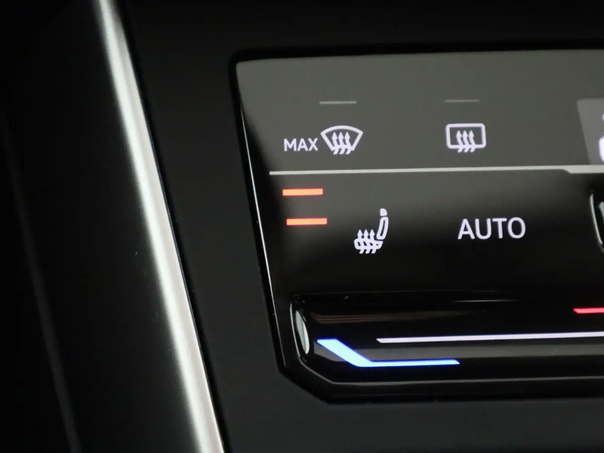 1.0 TSI Life Edition | Demo | Navigatie | Draadloze Apple Carplay | Panoramisch dak | Keyless | Adaptieve cruise control | Travel Assist | Parkeersensoren | Climate control | Stoelverwarming