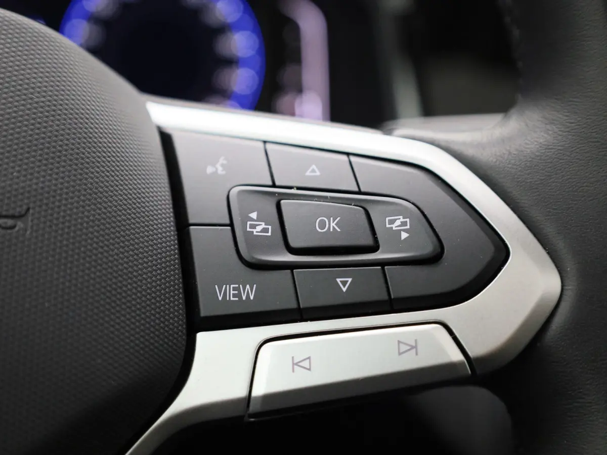 1.0 TSI Life Edition | Demo | Navigatie | Draadloze Apple Carplay | Panoramisch dak | Keyless | Adaptieve cruise control | Travel Assist | Parkeersensoren | Climate control | Stoelverwarming
